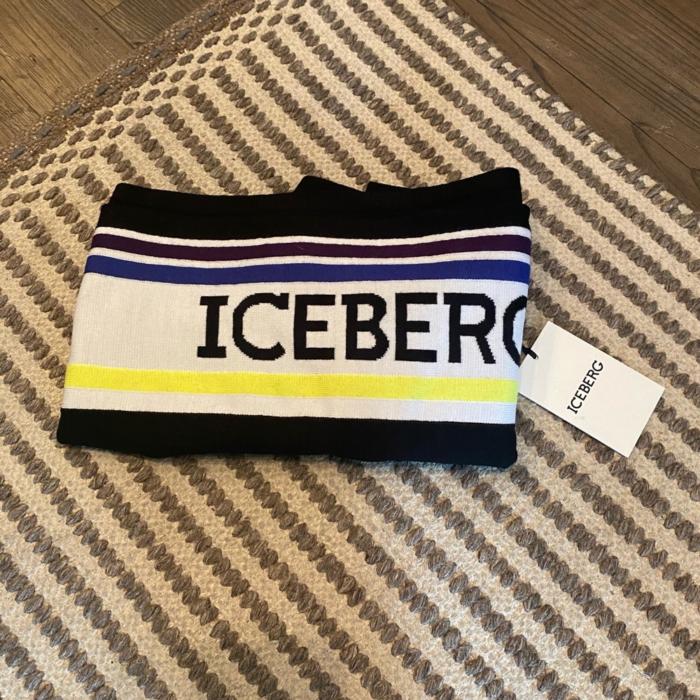 ICEBERG men’s scurf. Size 14/81”.